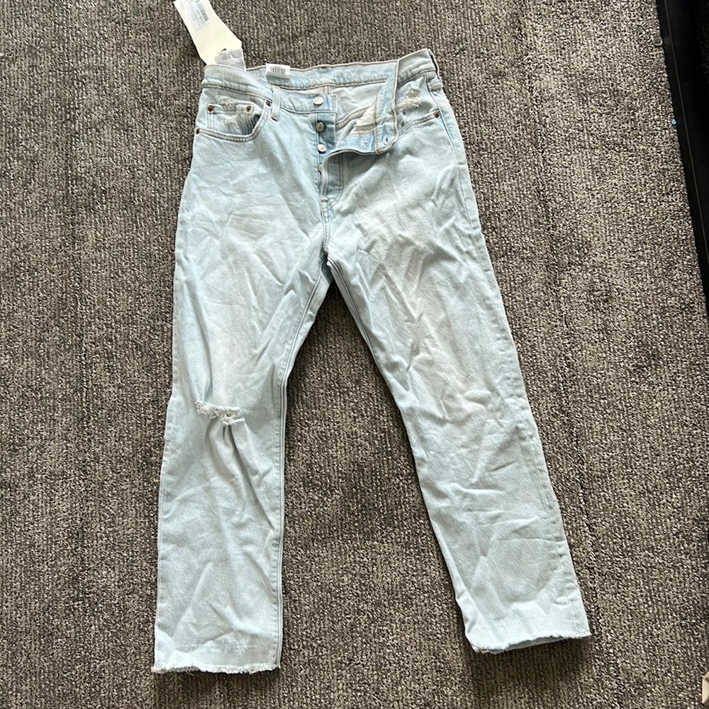 NWT Women’s size 29 cropped Levi 501 pants